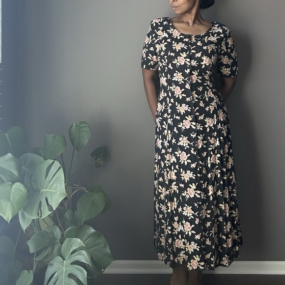 Ship 'n Shore Dresses & Skirts - Vintage Ship N Shore Button Down Maxi Dress Womens 14 Black Floral Tie Back 90s